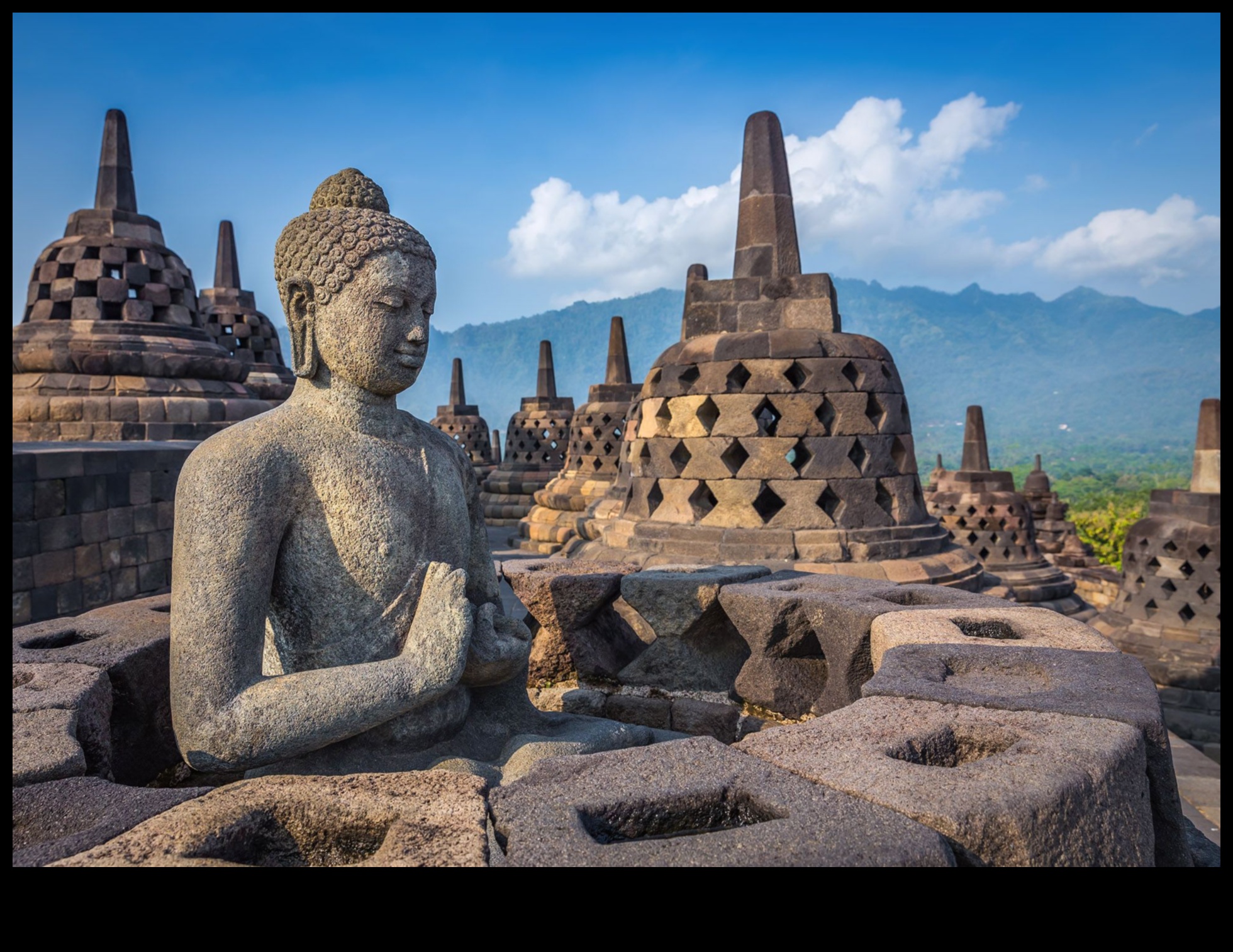 Minunății arhitecturale: explorarea artei antice în structuri