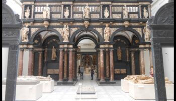 Rood Screen Radiance: ornamente artistice în ecrane gotice